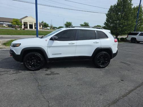 Bright White Clearcoat 2019 Jeep Cherokee Trailhawk Elite