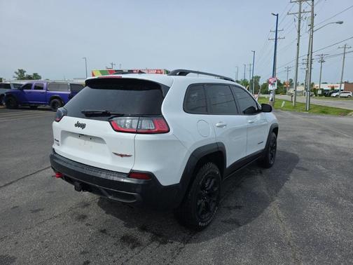 Bright White Clearcoat 2019 Jeep Cherokee Trailhawk Elite