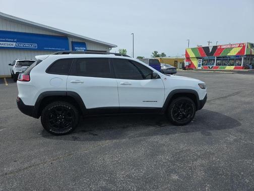 Bright White Clearcoat 2019 Jeep Cherokee Trailhawk Elite