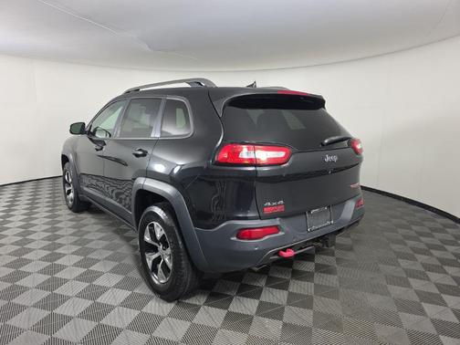 Brilliant Black Crystal Pearl 2016 Jeep Cherokee Trailhawk