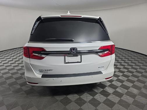 Platinum White Pearl 2023 Honda Odyssey Elite