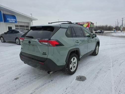 2021 Toyota RAV4 Hybrid XLE