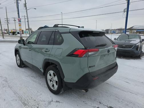 2021 Toyota RAV4 Hybrid XLE