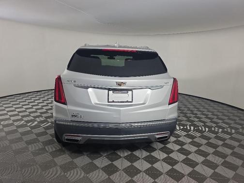 Radiant Silver Metallic 2020 Cadillac XT5 Premium Luxury