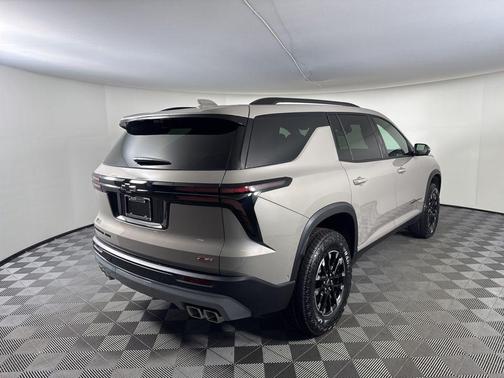 Sandstone Gray 2026 Chevrolet Traverse AWD Z71