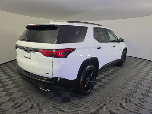 White 2022 Chevrolet Traverse Premier