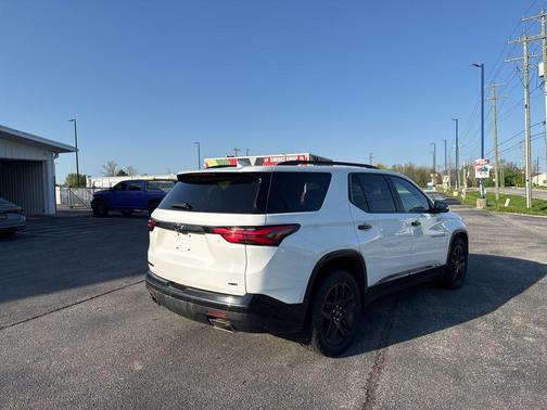 White 2022 Chevrolet Traverse Premier