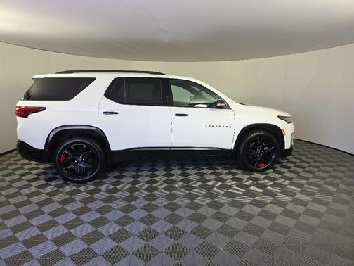 White 2022 Chevrolet Traverse Premier
