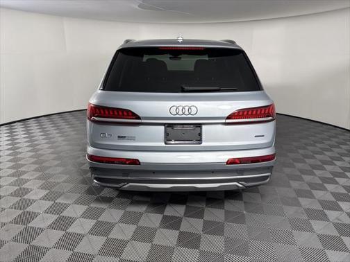 2024 Audi Q7 55 Premium Plus