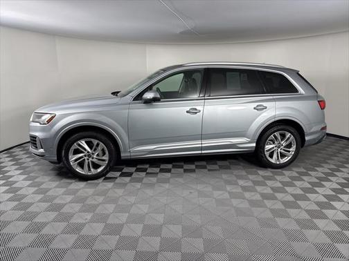 2024 Audi Q7 55 Premium Plus