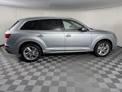 2024 Audi Q7 55 Premium Plus