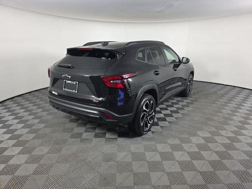 Mosaic Black Metallic 2026 Chevrolet Trax FWD 2RS