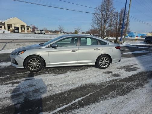 2018 Hyundai SONATA SE