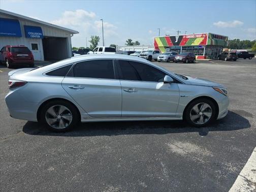 2017 Hyundai SONATA Hybrid Limited