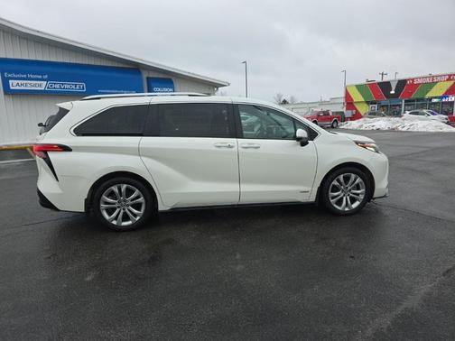 2021 Toyota Sienna Platinum 7 Passenger