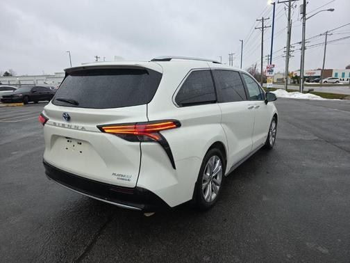 2021 Toyota Sienna Platinum 7 Passenger