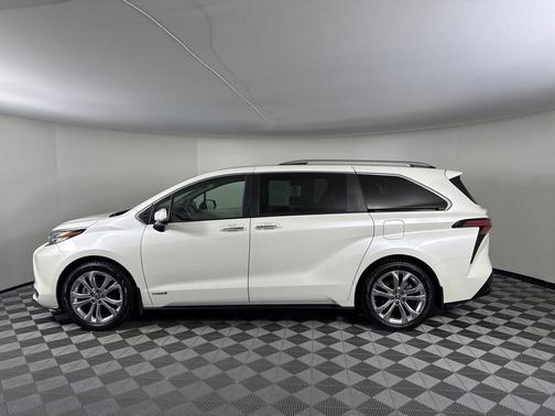 2021 Toyota Sienna Platinum 7 Passenger
