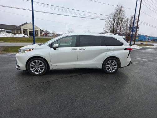2021 Toyota Sienna Platinum 7 Passenger