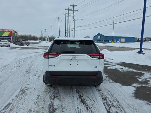 2020 Toyota RAV4 LE