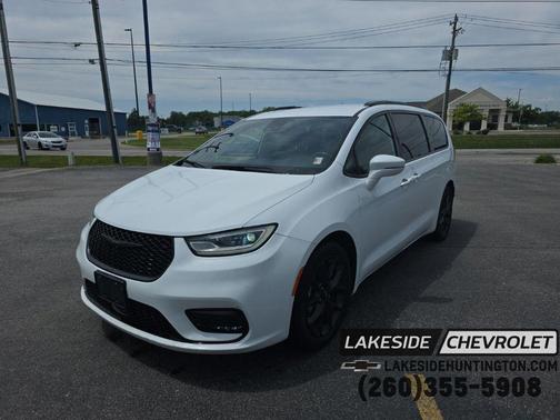 Bright White Clearcoat 2021 Chrysler Pacifica Touring