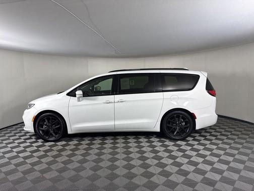Bright White Clearcoat 2021 Chrysler Pacifica Touring