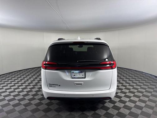 Bright White Clearcoat 2021 Chrysler Pacifica Touring