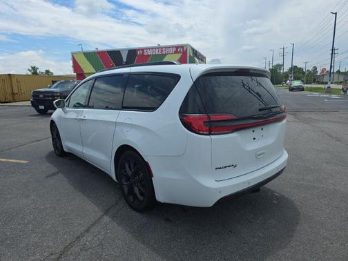 Bright White Clearcoat 2021 Chrysler Pacifica Touring
