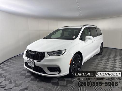 Bright White Clearcoat 2021 Chrysler Pacifica Touring
