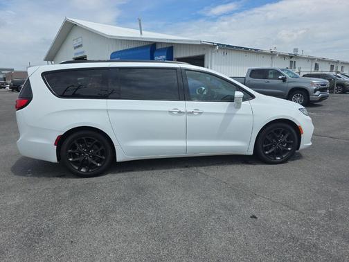 Bright White Clearcoat 2021 Chrysler Pacifica Touring