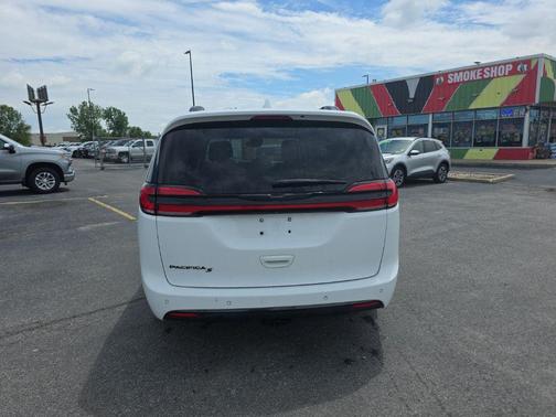 Bright White Clearcoat 2021 Chrysler Pacifica Touring