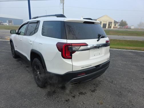 2022 GMC Acadia AWD AT4