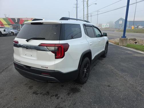 2022 GMC Acadia AWD AT4