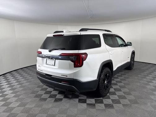 2022 GMC Acadia AWD AT4