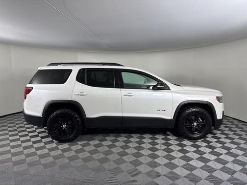 2022 GMC Acadia AWD AT4