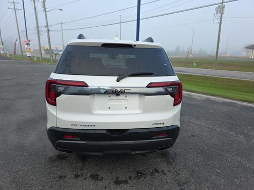 2022 GMC Acadia AWD AT4