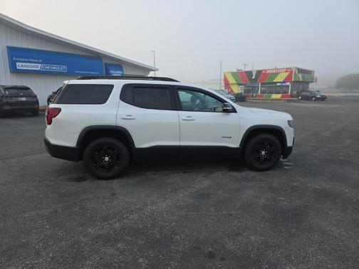 2022 GMC Acadia AWD AT4