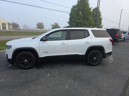 2022 GMC Acadia AWD AT4