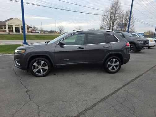 Granite Crystal Metallic Clearcoat 2019 Jeep Cherokee Limited