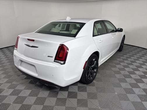 2023 Chrysler 300 Touring