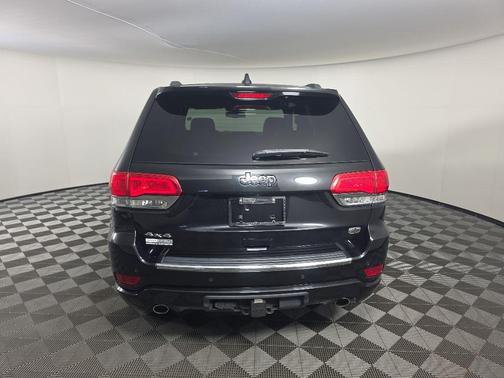 Brilliant Black Crystal Pearlcoat 2015 Jeep Grand Cherokee Overland