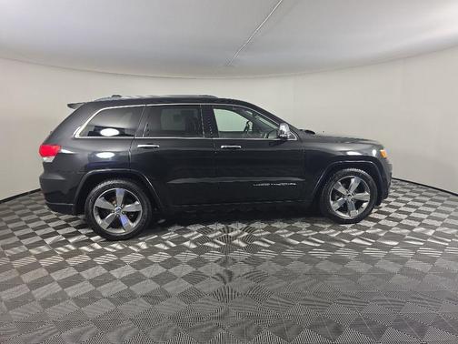 Brilliant Black Crystal Pearlcoat 2015 Jeep Grand Cherokee Overland