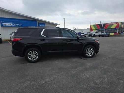 Mosaic Black Metallic 2021 Chevrolet Traverse LT Leather