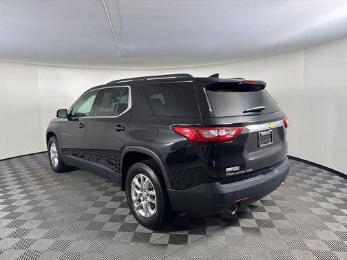 Mosaic Black Metallic 2021 Chevrolet Traverse LT Leather