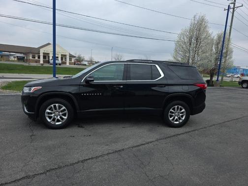Mosaic Black Metallic 2021 Chevrolet Traverse LT Leather