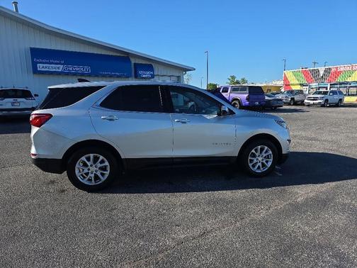 Silver Ice Metallic 2019 Chevrolet Equinox 1LT