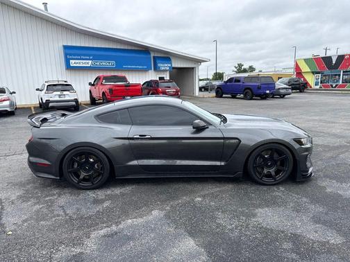 Magnetic Metallic 2018 Ford Shelby GT350 Base