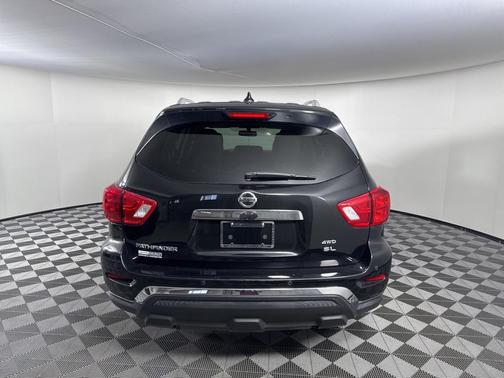 2019 Nissan Pathfinder SL
