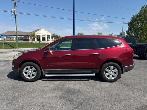 Red Jewel Tintcoat 2009 Chevrolet Traverse LT