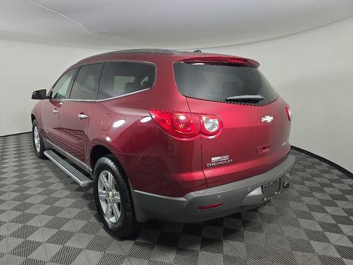 Red Jewel Tintcoat 2009 Chevrolet Traverse LT