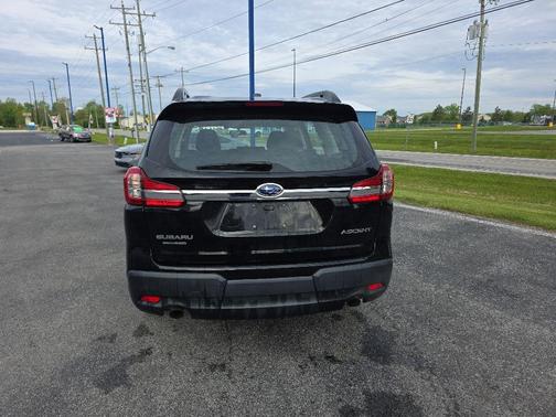 Crystal Black Silica 2021 Subaru Ascent Base 8-Passenger